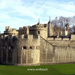 La Torre di Londra, il racconto di mille anni di storia inglese Una guida per innamorarsi di un luogo speciale