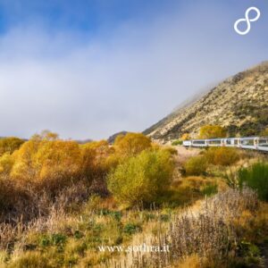 Prendere il treno Tranzalpine: panorami di montagne e meraviglia